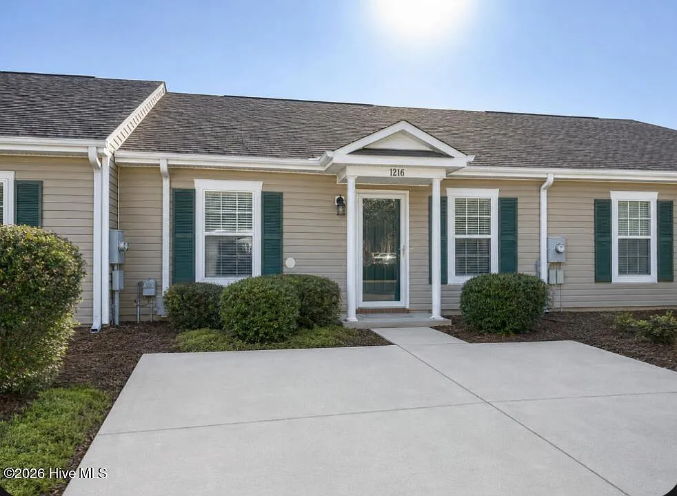 2 bed, 2.0 bath, 1100 sqft, $1,360 — Photo 1