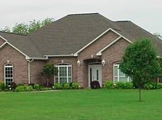 402 Green Meadows Dr, Pine Bluff, AR 71601