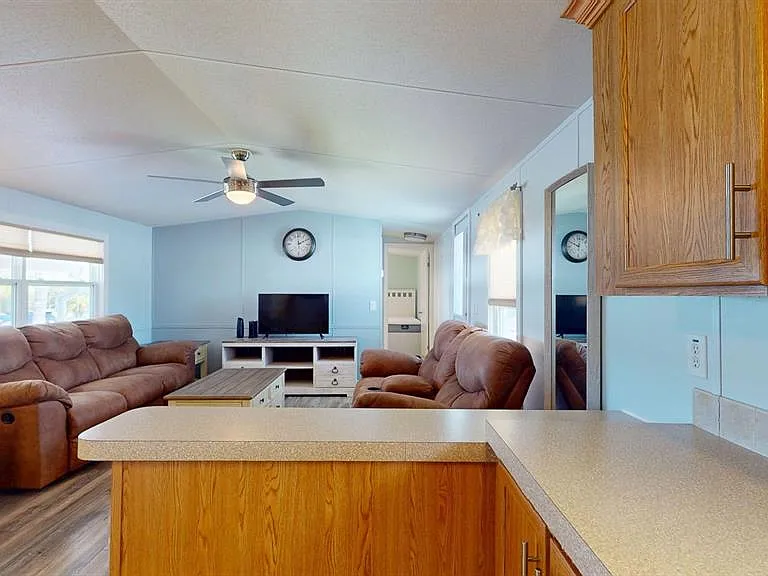 10728 Poplar St NE — Photo 12