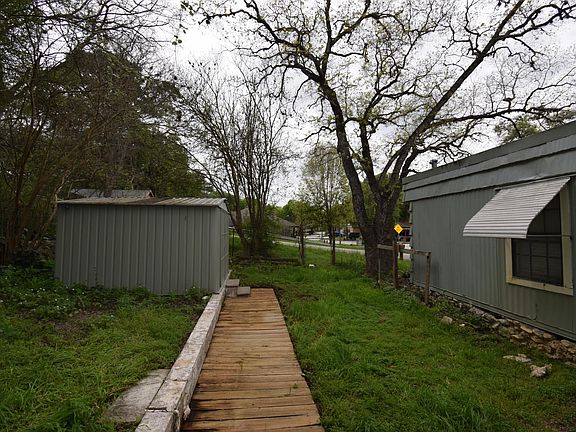 3rd image of 152 Lucy Ln