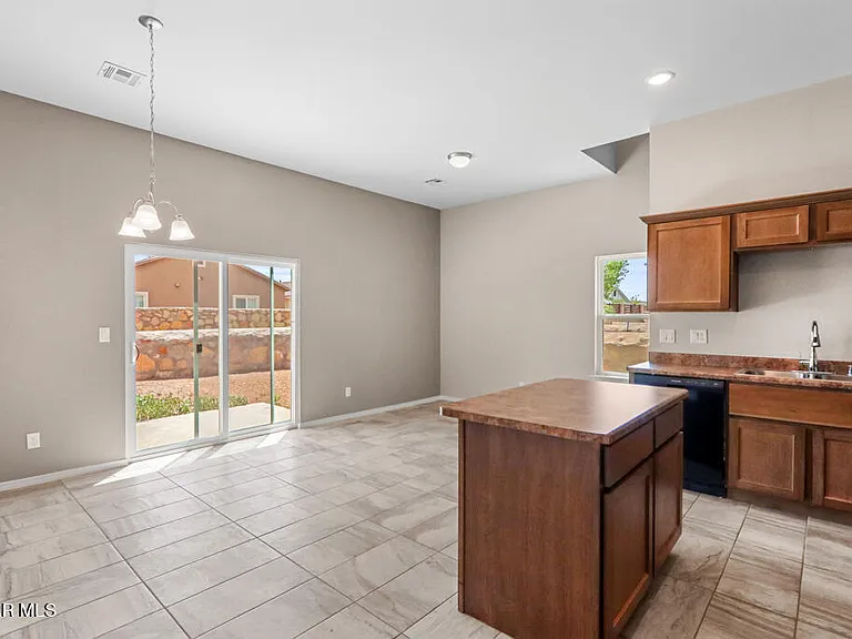 806 Hc Gilbert Minjares Dr #A — Photo 9