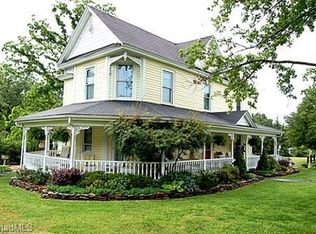 465 N Broad St, Seagrove, NC 27341