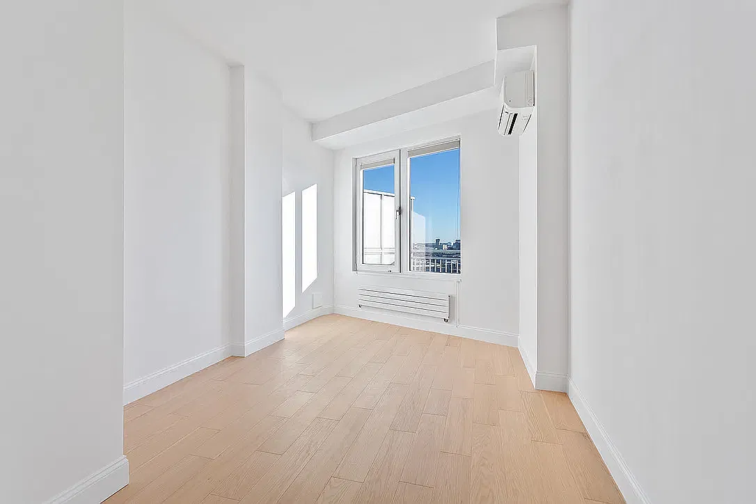 10-50 Jackson Avenue — Photo 4