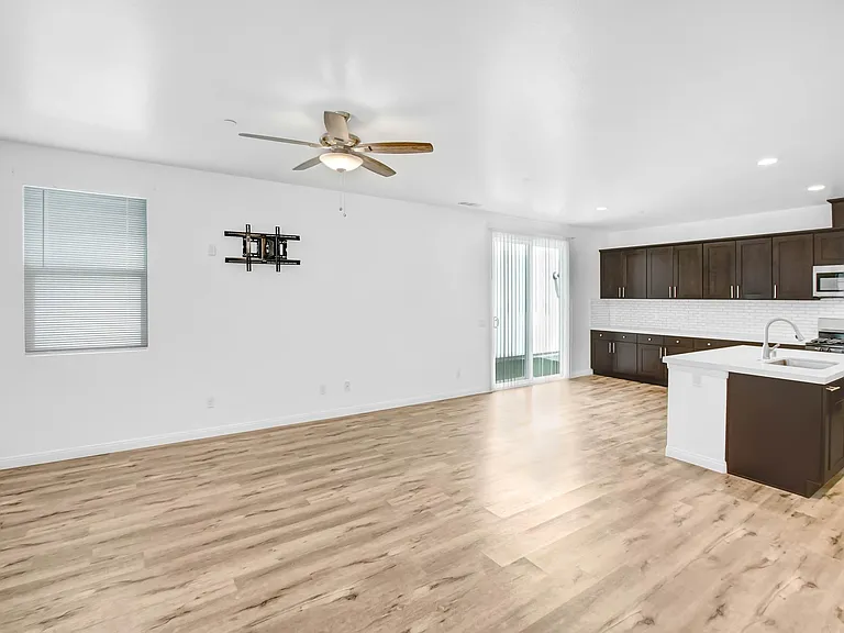 504 Villa Way — Photo 10