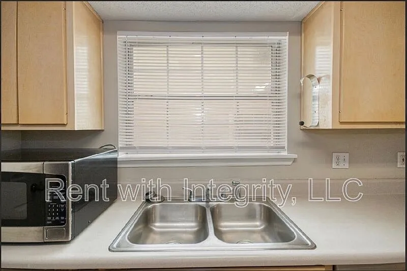 3 bed, 2.0 bath, 1308 sqft, $1,600 — Photo 4