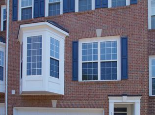 5747 Governors Pond Cir, Alexandria, VA 22310