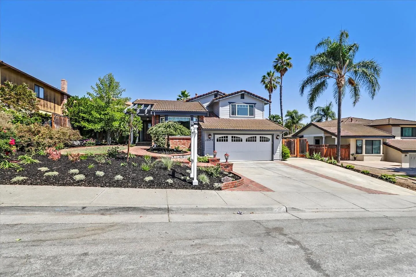 3572 Pleasant Crest Dr photo 1
