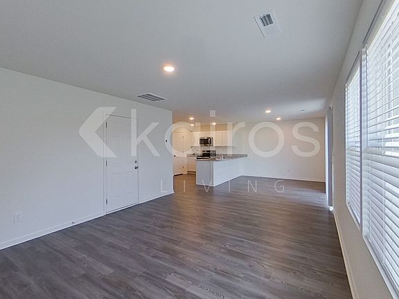 4th image of 1104 Courtland Ave