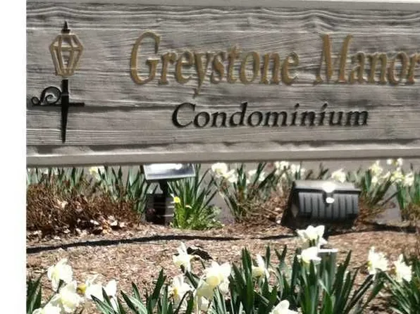 40 Manorwood Dr, Branford, CT 06405