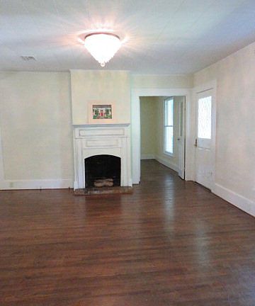 3rd image of 1087 N Cypress St