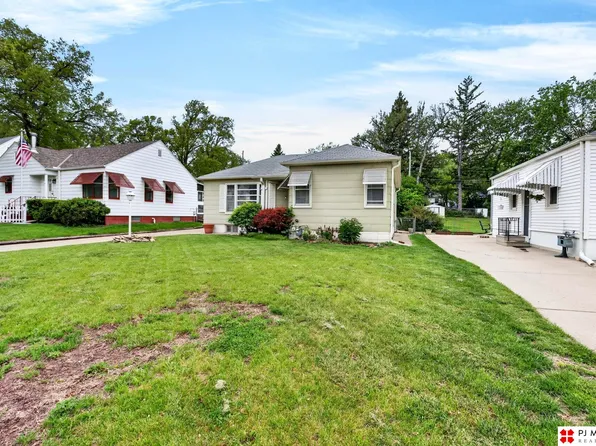 2925 S 44th St, Lincoln, NE 68506