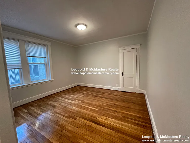 Gorden St Apartments — Photo 33
