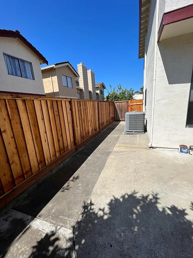 3 bed, 2.5 bath, 1600 sqft, $4,200 — Photo 3