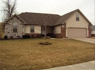 592 E Katie Dr, Springfield, MO 65803