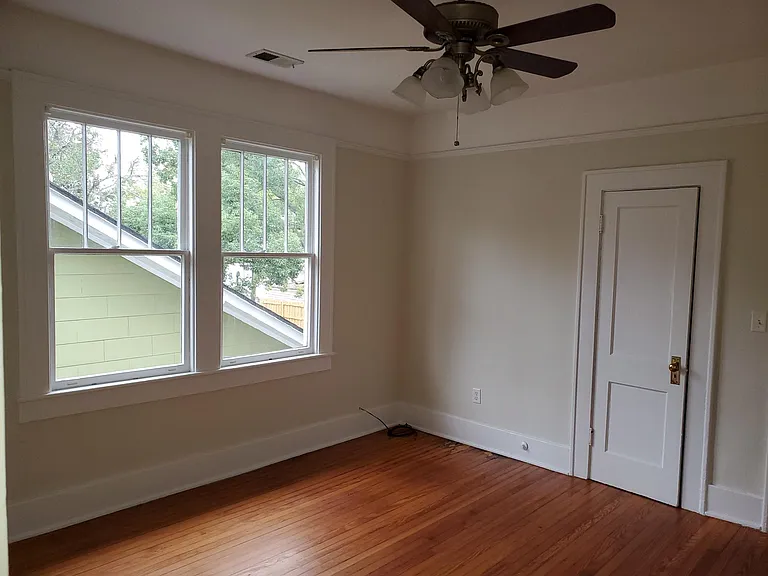 807 E 39th St — Photo 26