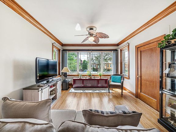 3rd image of 5135 S Sacramento Ave