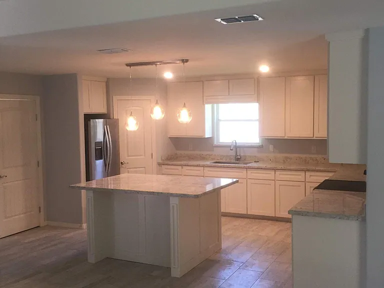 2004 Ash Cir — Photo 3