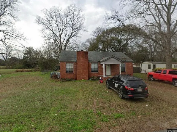 41 Crenshaw St, Elmore, AL 36025