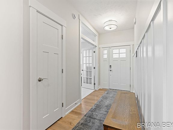5th image of 1069 Maplewood Ct