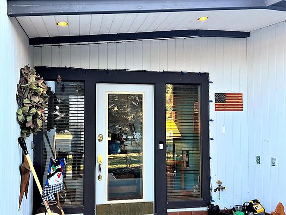 3rd image of 2225 Holly Ct