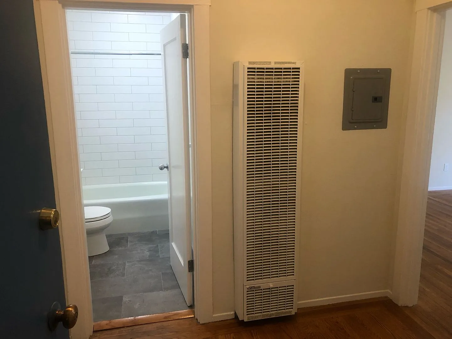 Sweet Studio. Alamo Square. Dishwasher. Microwave. Hardwood. Granite. Stainless. Laundry. — Photo 4
