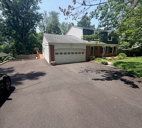 3rd image of 238 Pond Dr
