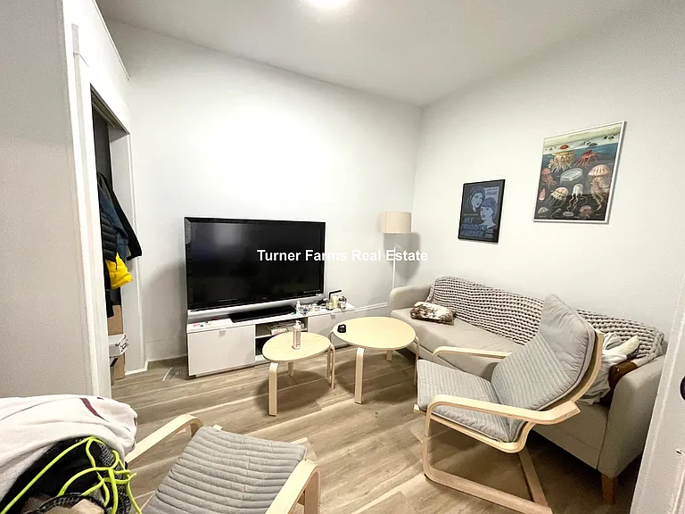 254 Windsor St #2 — Photo 5