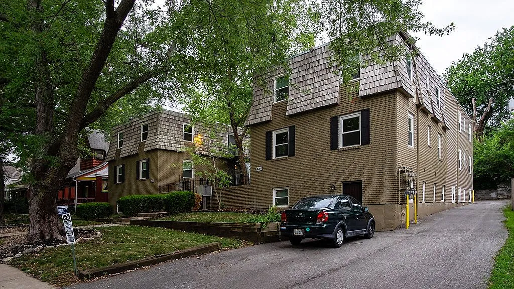 OAK ST — Photo 2