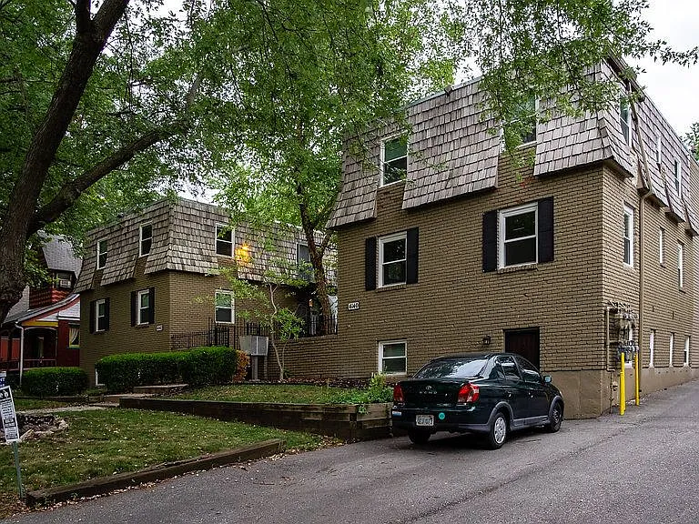 4140-42 Oak St — Photo 2