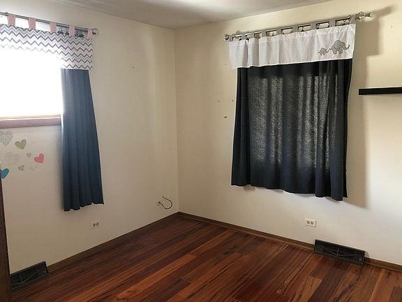 5th image of 2800 Brockway St