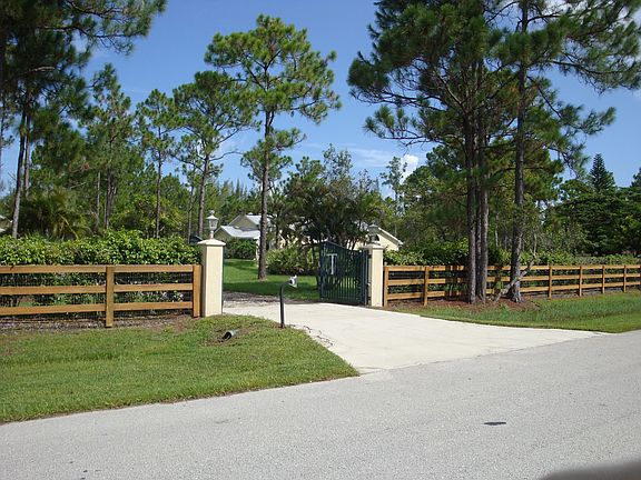 2 electric entrance gates