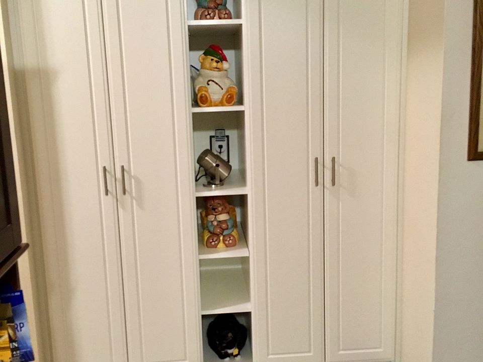  Extra Pantry w Adj Pullouts