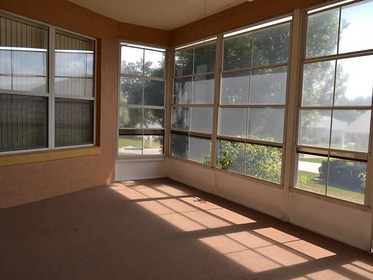 318 W Hillmoor Ln — Photo 10