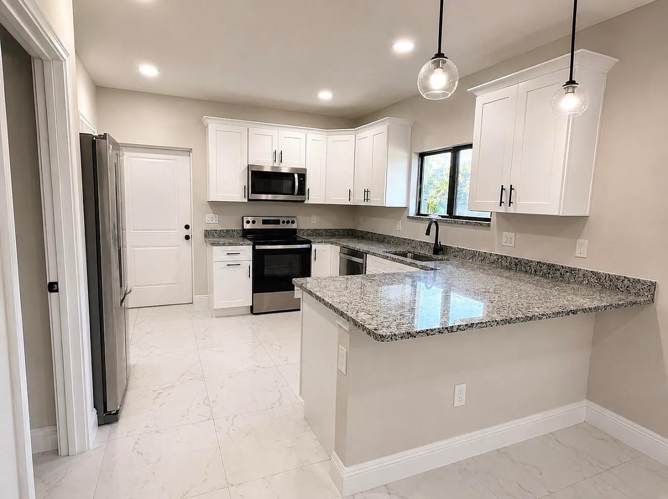 4 bed, 2.0 bath, 1450 sqft, $2,500 — Photo 2