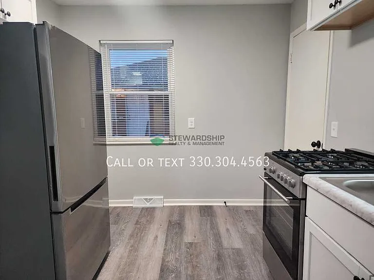 2559 Edwin Ave — Photo 4