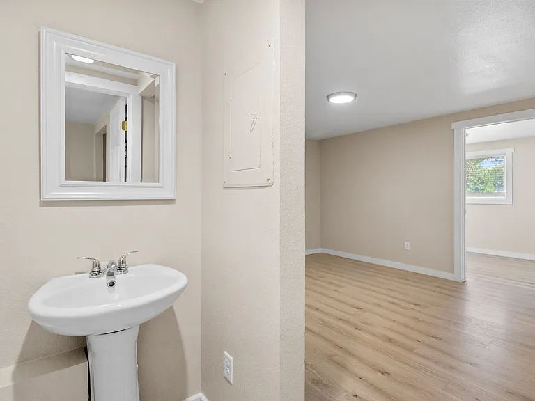 728 Walnut St — Photo 14