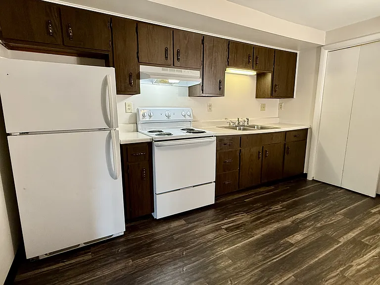 230 W Madison St #3 — Photo 22
