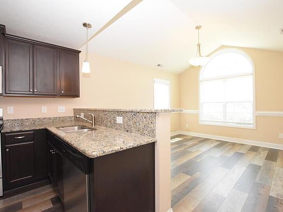 3rd image of 128 Stock Market Dr