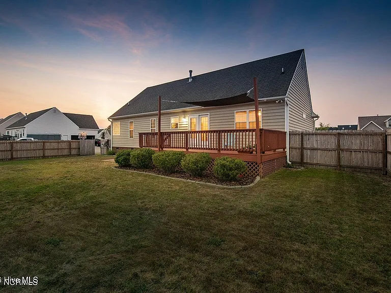 2105 Charity Ln — Photo 4