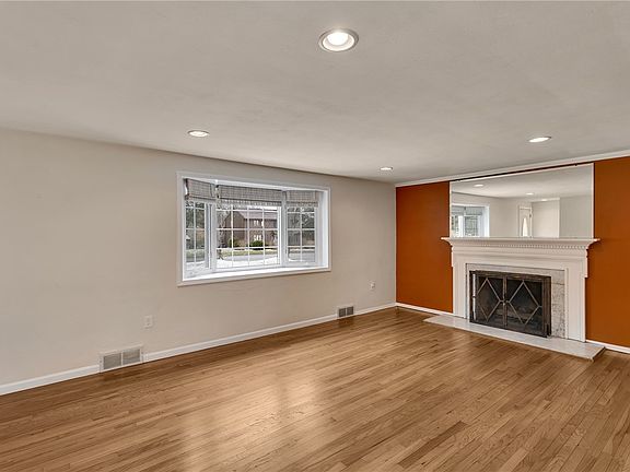 3rd image of 420 Center Church Rd