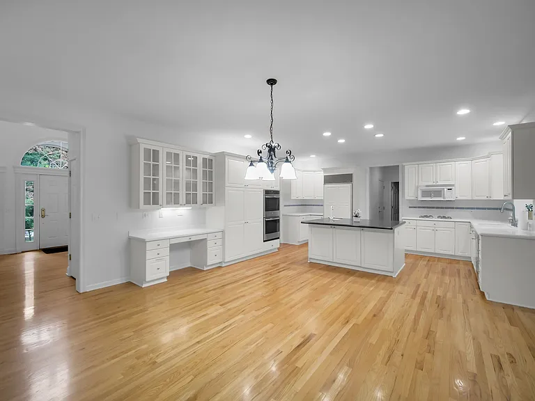 36W244 Fieldcrest Dr — Photo 22