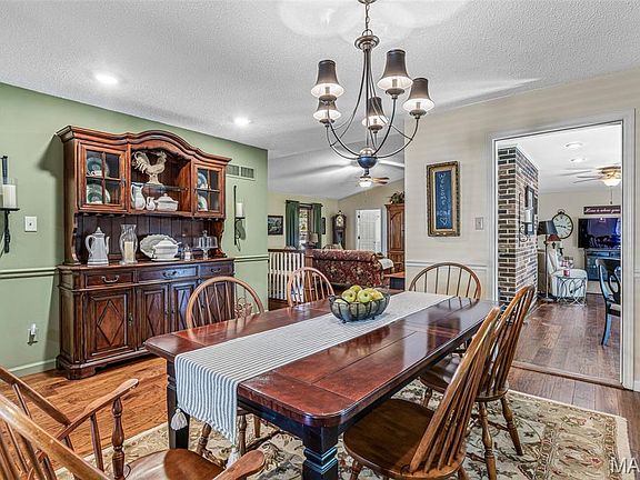 4th image of 214 Alexander Ct