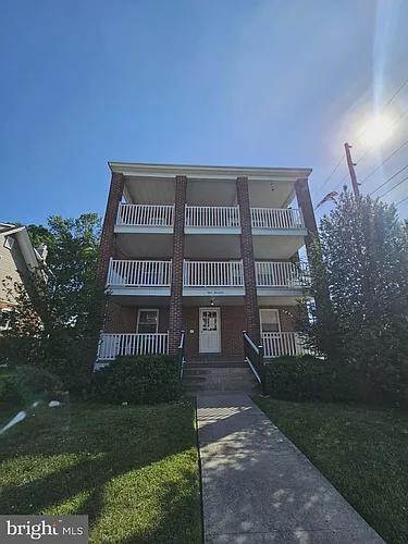 100 E 3rd St #3 Photo 1