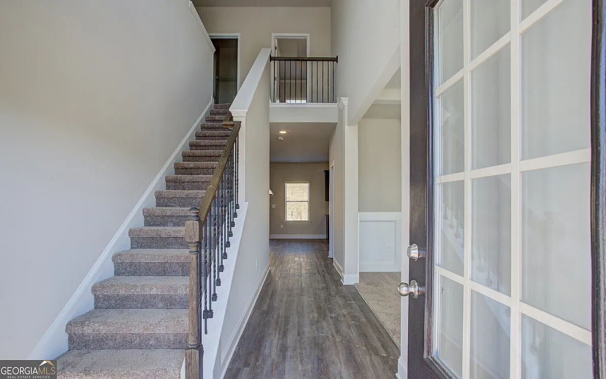 4 bed, 2.5 bath, 2120 sqft, $2,300 — Photo 2