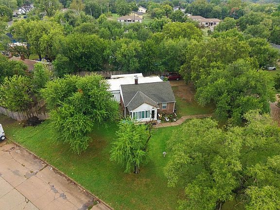 4th image of 2905 E Stadium Dr