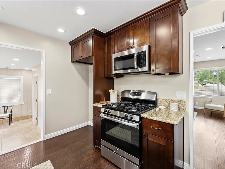 232 Olive Pl — Photo 9