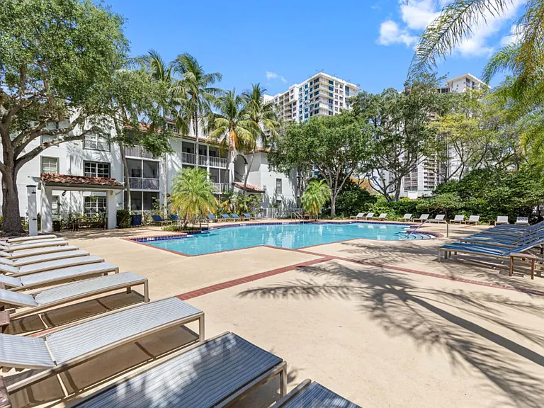 Town Aventura — Photo 15