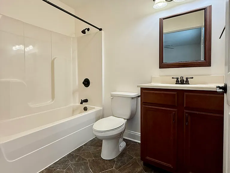 2312 Lawson Ave — Photo 8