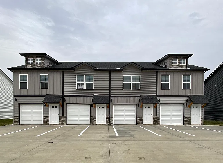 1027 Glenkirk Dr — Photo 1