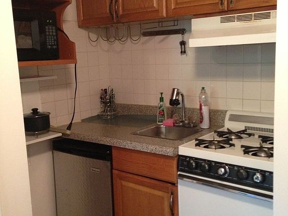 4th image of 315 W 77th St APT 3